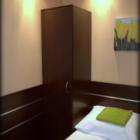 Gosciniec Biznesowy Hostel *