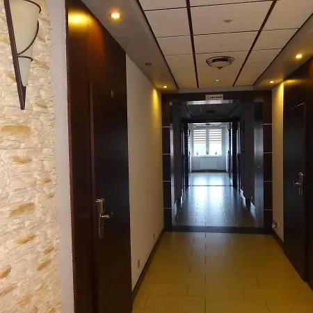 호스텔 Gosciniec Biznesowy *